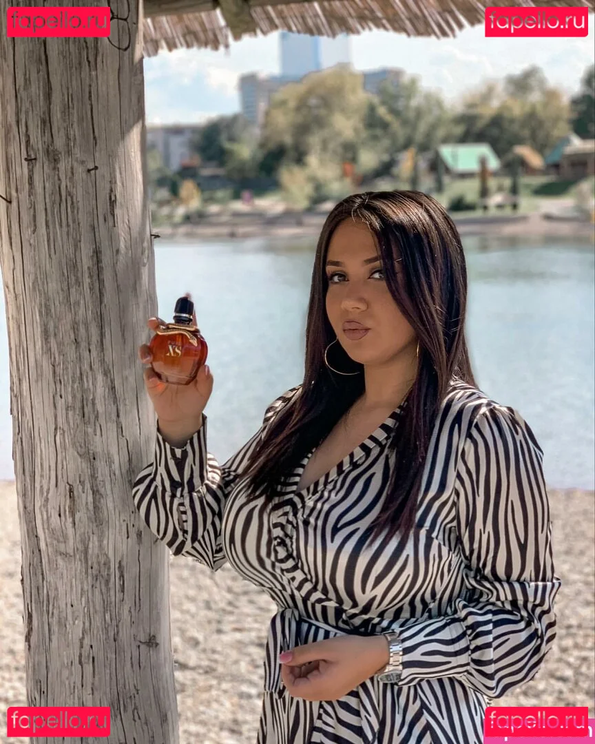 Emina Jahi Onlyfans Photo Gallery 