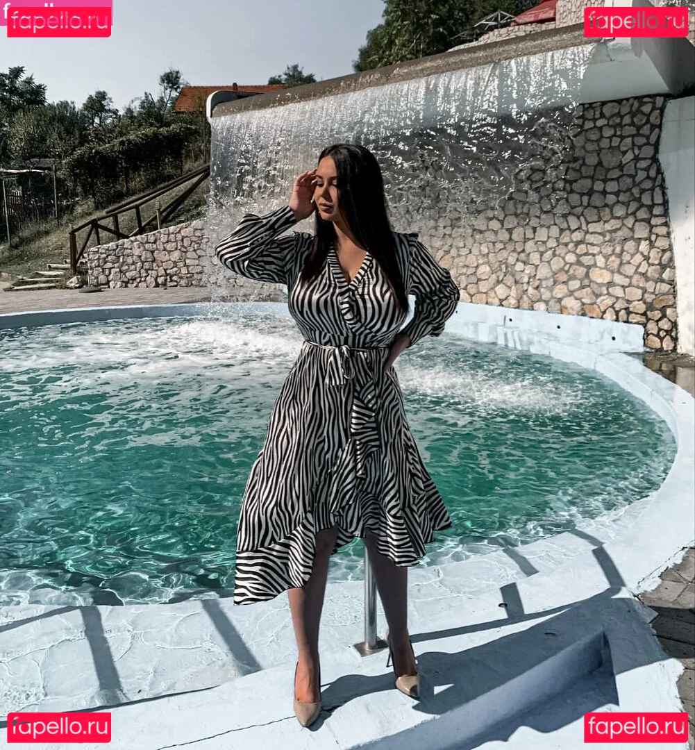 Emina Jahi Onlyfans Photo Gallery 