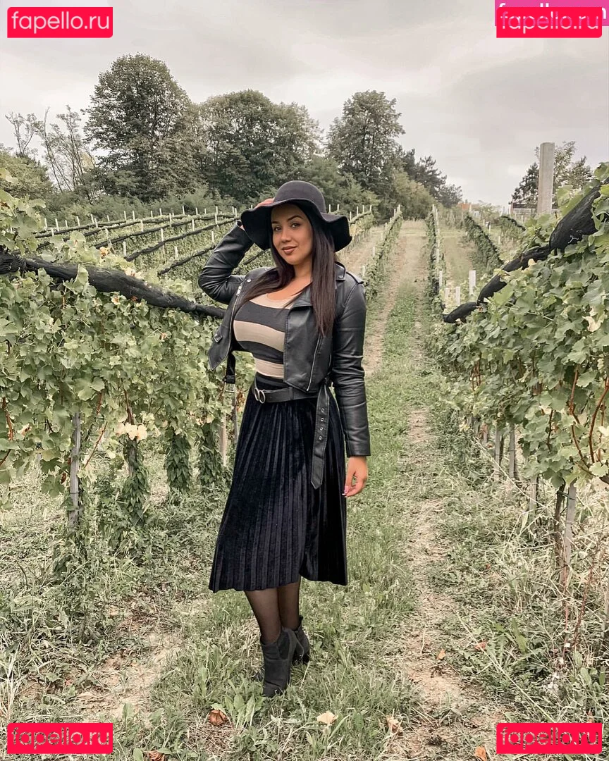 Emina Jahi Onlyfans Photo Gallery 