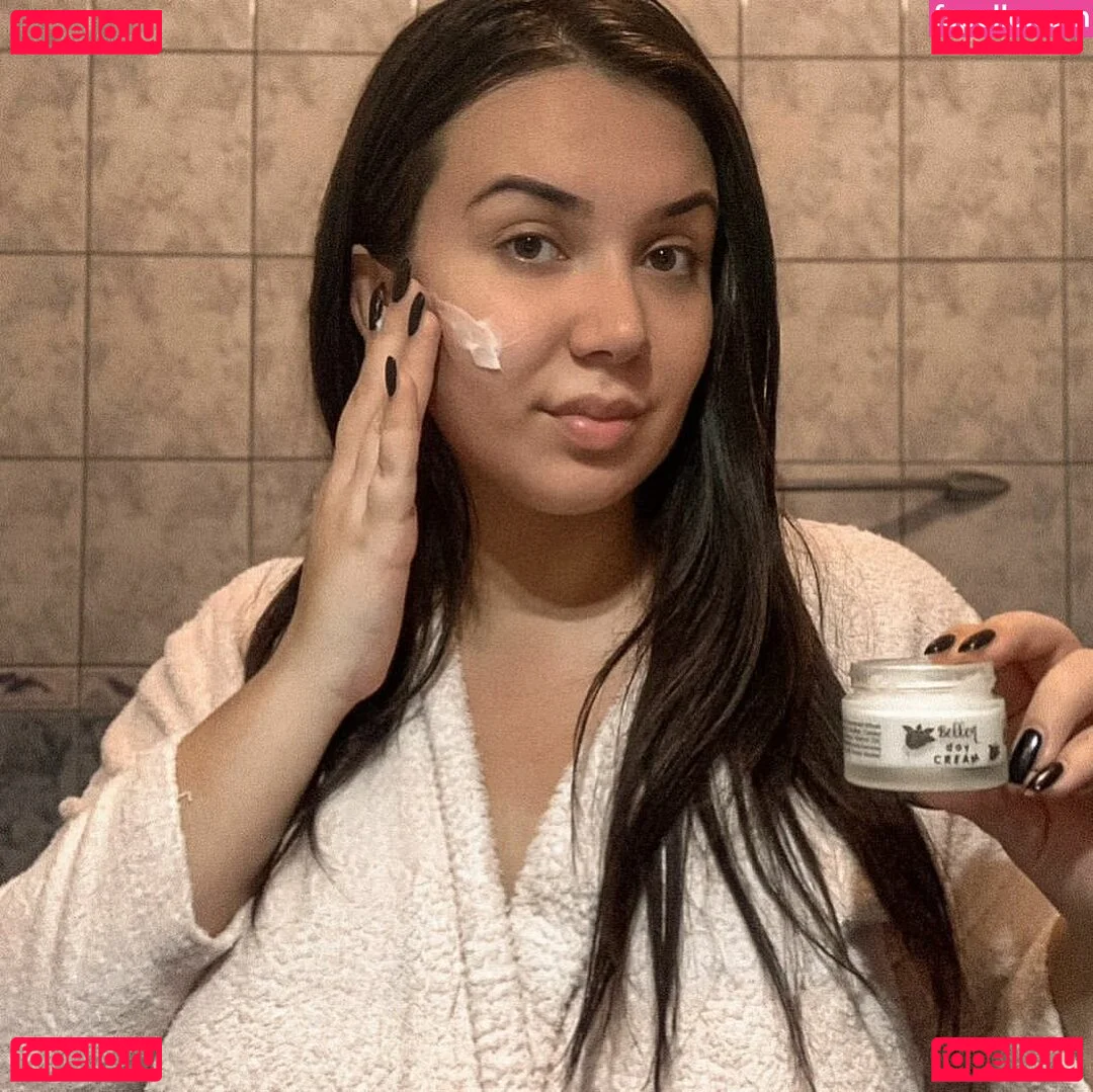 Emina Jahi Onlyfans Photo Gallery 