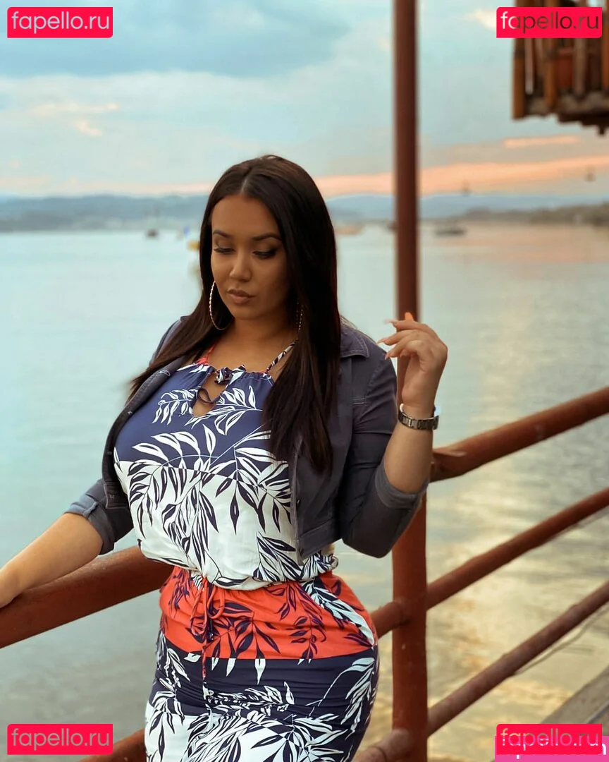 Emina Jahi Onlyfans Photo Gallery 