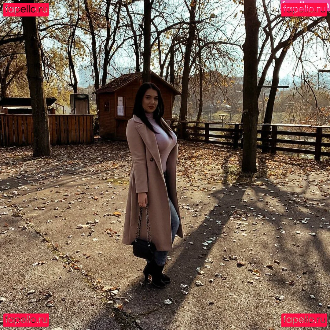 Emina Jahi Onlyfans Photo Gallery 