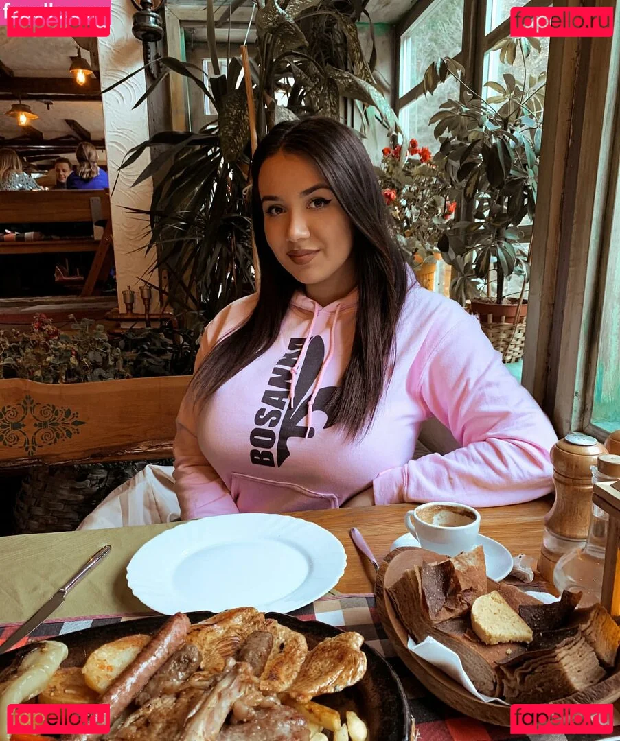 Emina Jahi Onlyfans Photo Gallery 