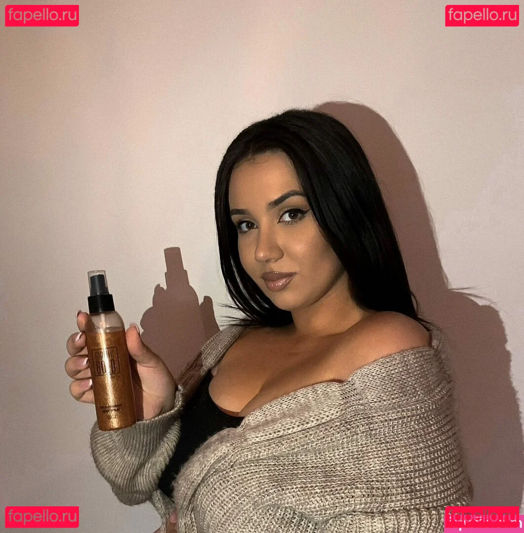 Emina Jahi Onlyfans Photo Gallery 