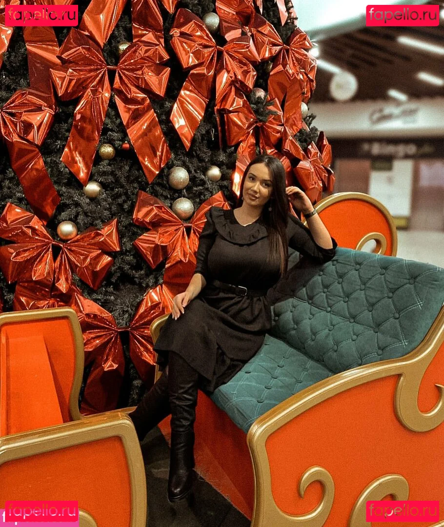 Emina Jahi Onlyfans Photo Gallery 