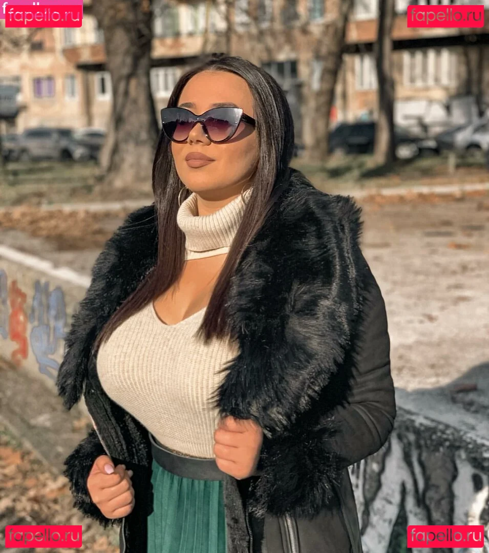 Emina Jahi Onlyfans Photo Gallery 