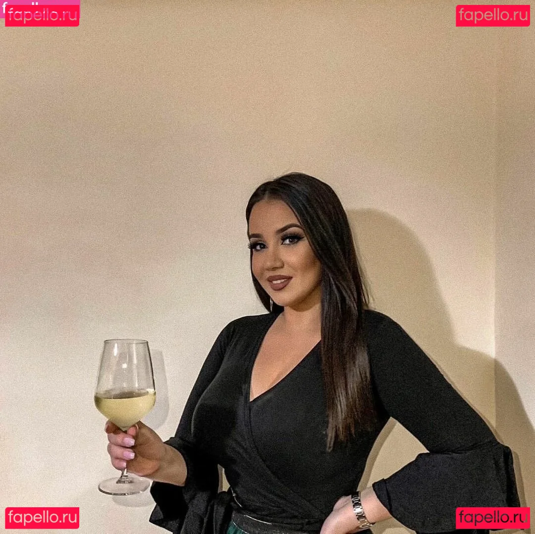 Emina Jahi Onlyfans Photo Gallery 