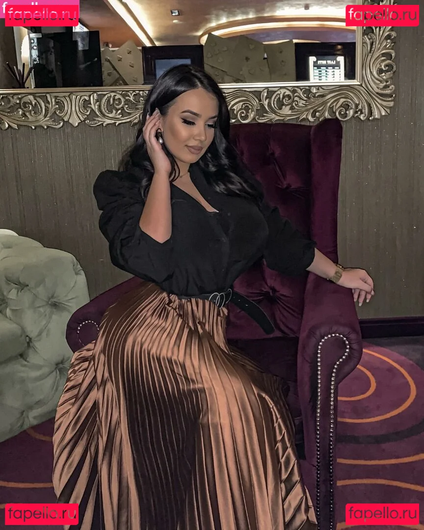 Emina Jahi Onlyfans Photo Gallery 