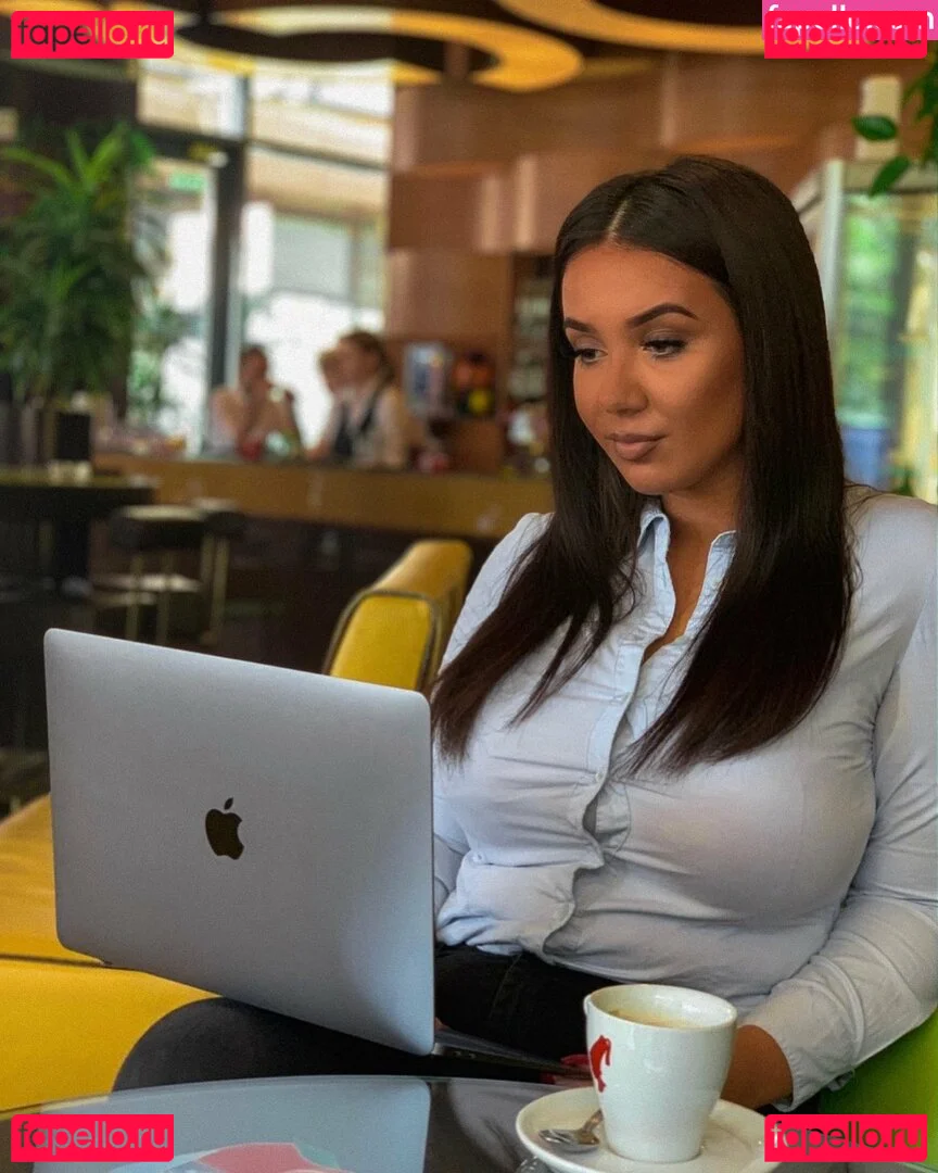 Emina Jahi Onlyfans Photo Gallery 