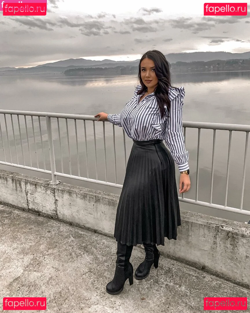 Emina Jahi Onlyfans Photo Gallery 