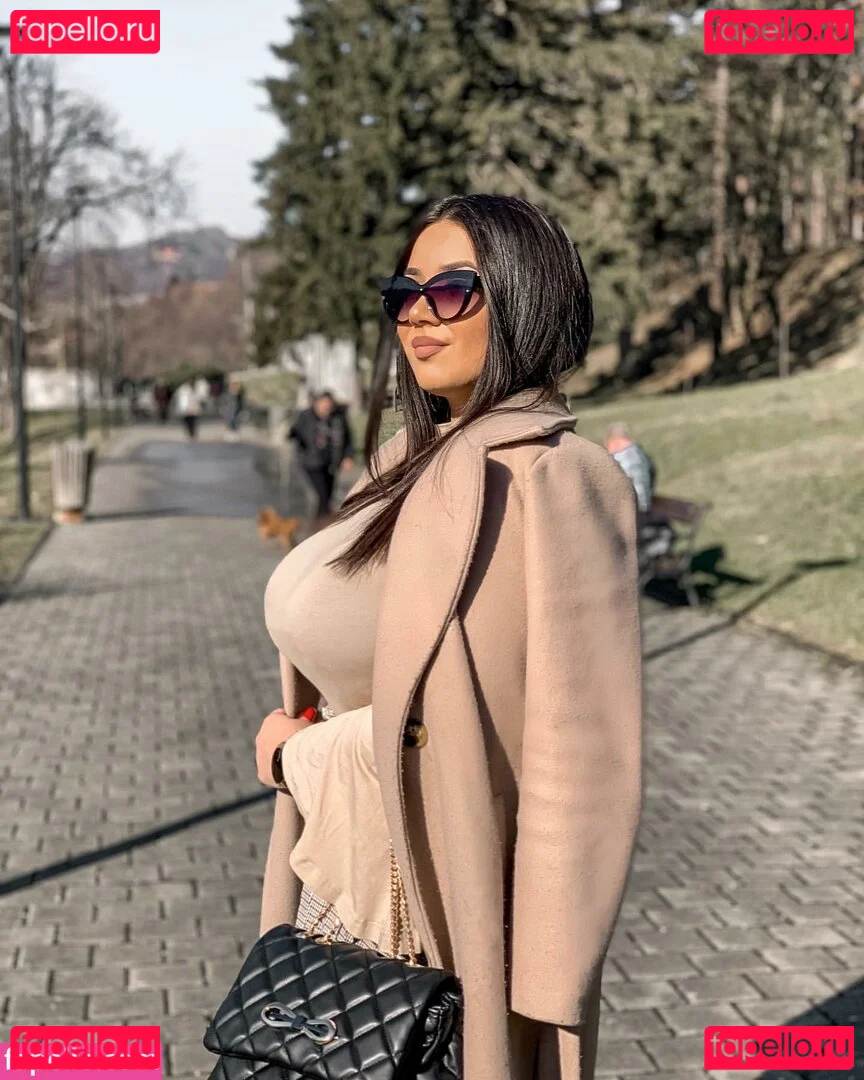 Emina Jahi Onlyfans Photo Gallery 