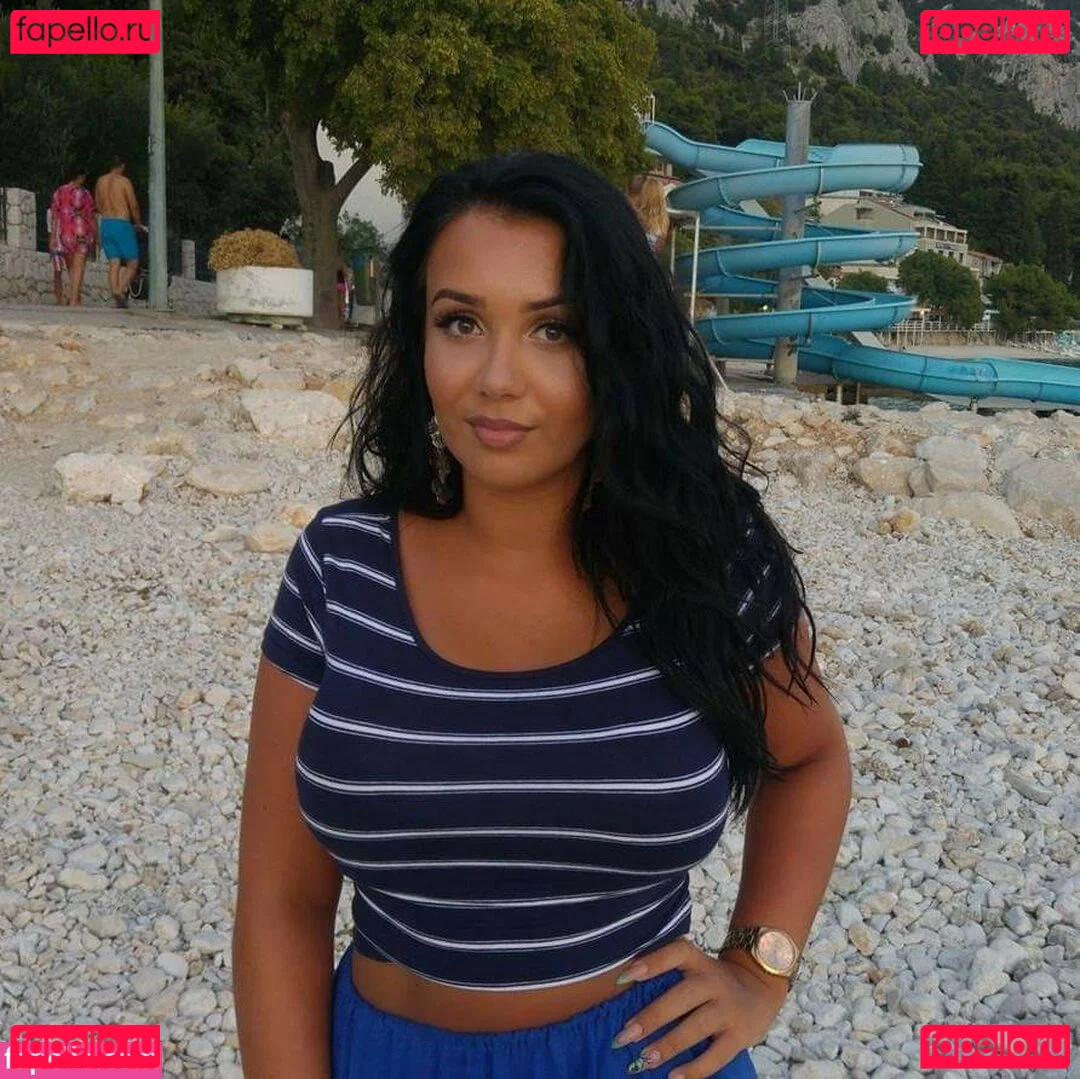 Emina Jahi Onlyfans Photo Gallery 