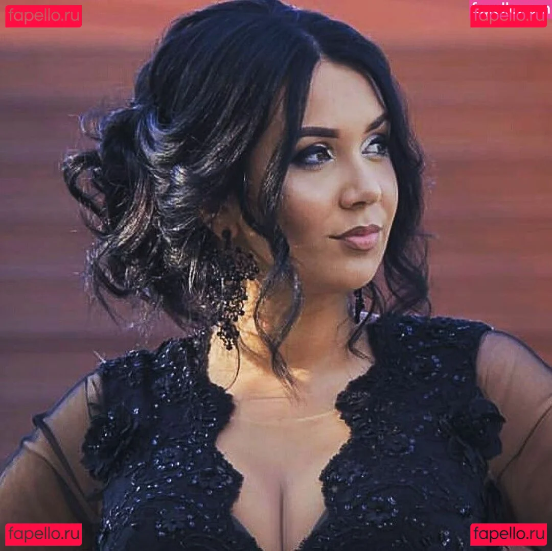 Emina Jahi Onlyfans Photo Gallery 