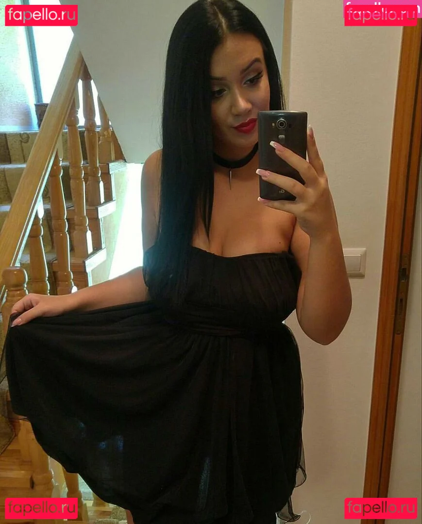 Emina Jahi Onlyfans Photo Gallery 