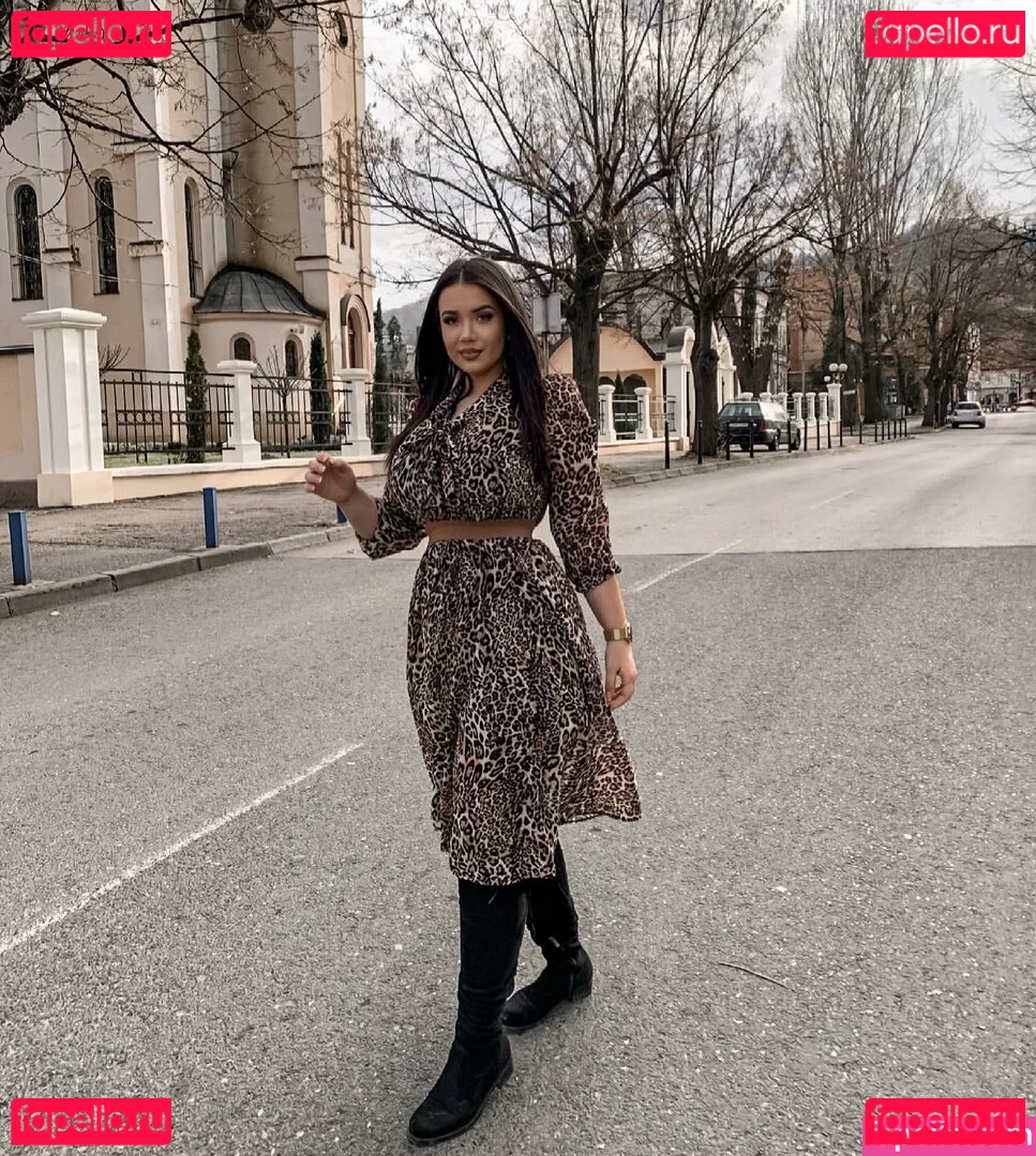 Emina Jahi Onlyfans Photo Gallery 