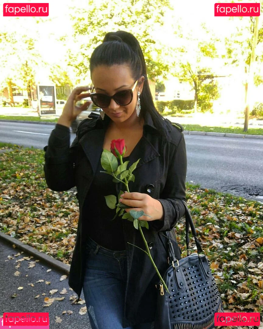 Emina Jahi Onlyfans Photo Gallery 