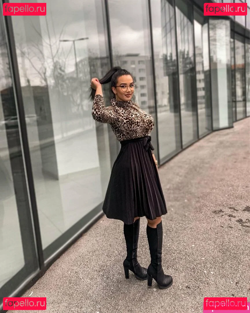 Emina Jahi Onlyfans Photo Gallery 