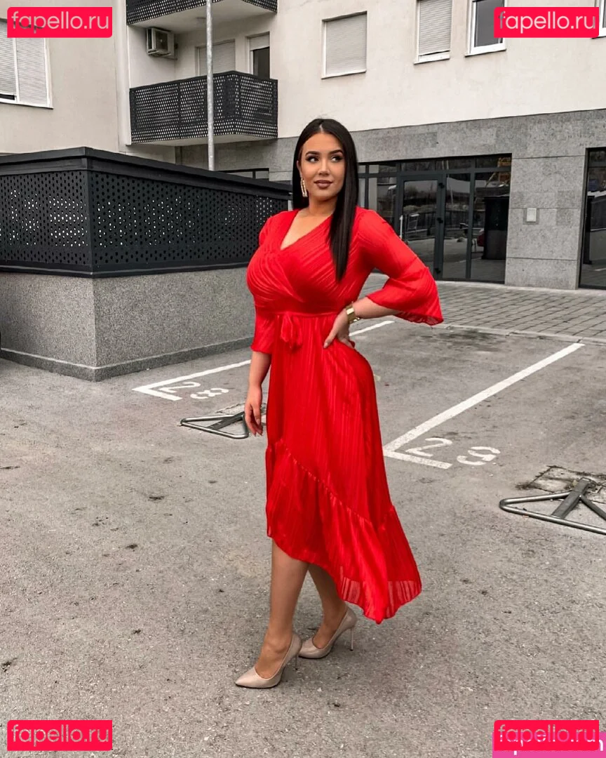 Emina Jahi Onlyfans Photo Gallery 