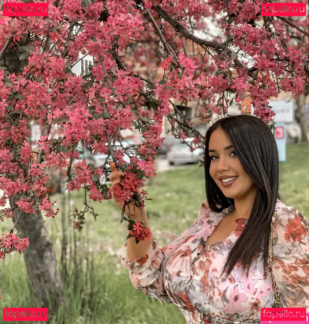 Emina Jahi Onlyfans Photo Gallery 