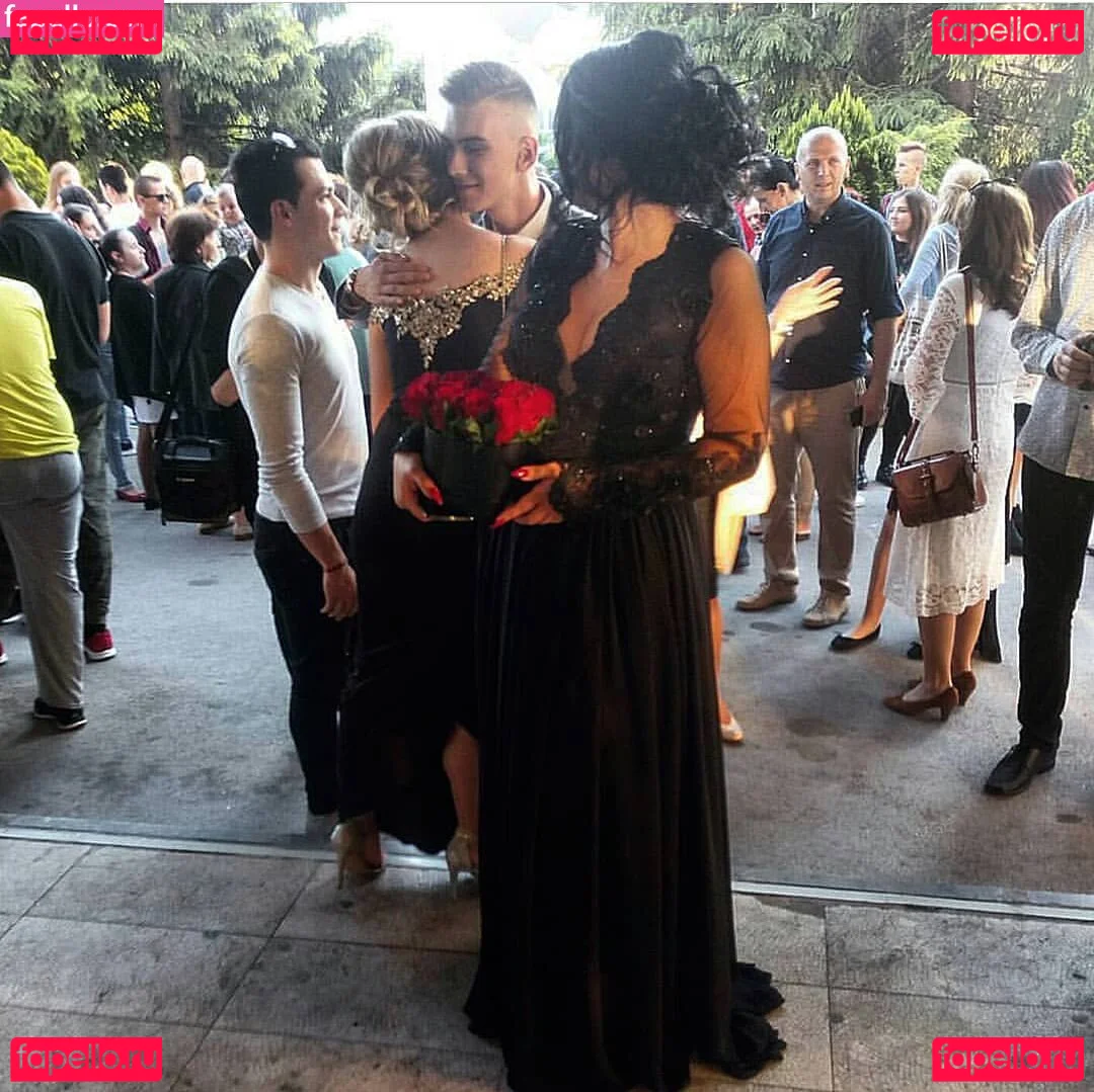 Emina Jahi Onlyfans Photo Gallery 