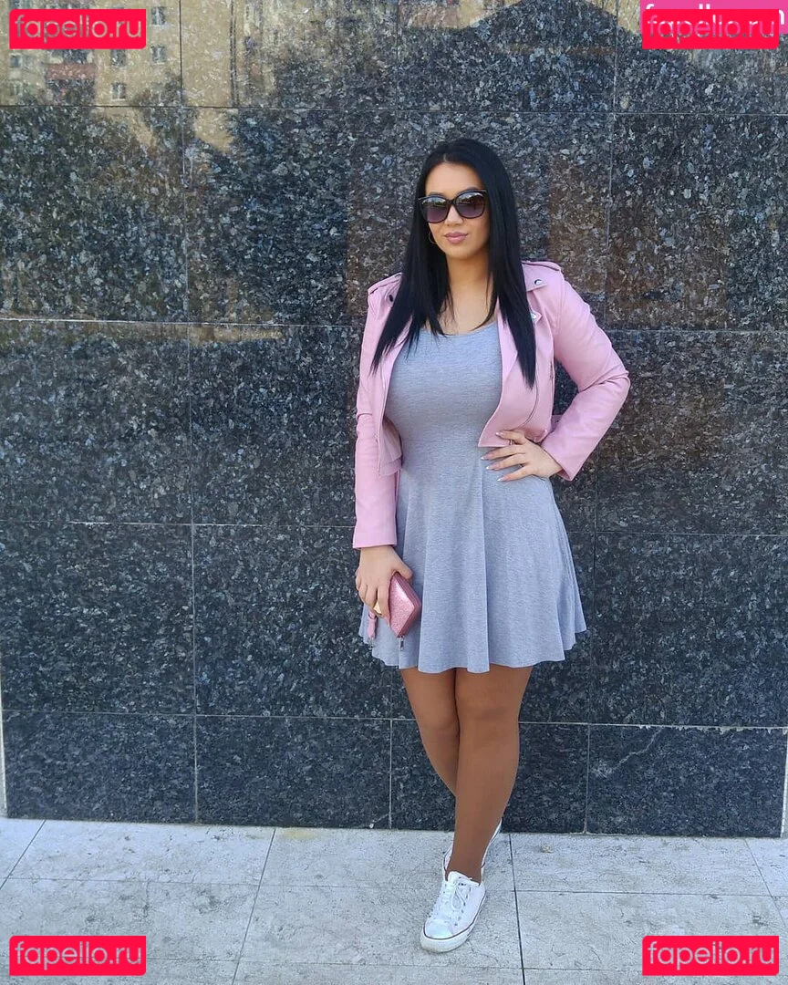 Emina Jahi Onlyfans Photo Gallery 