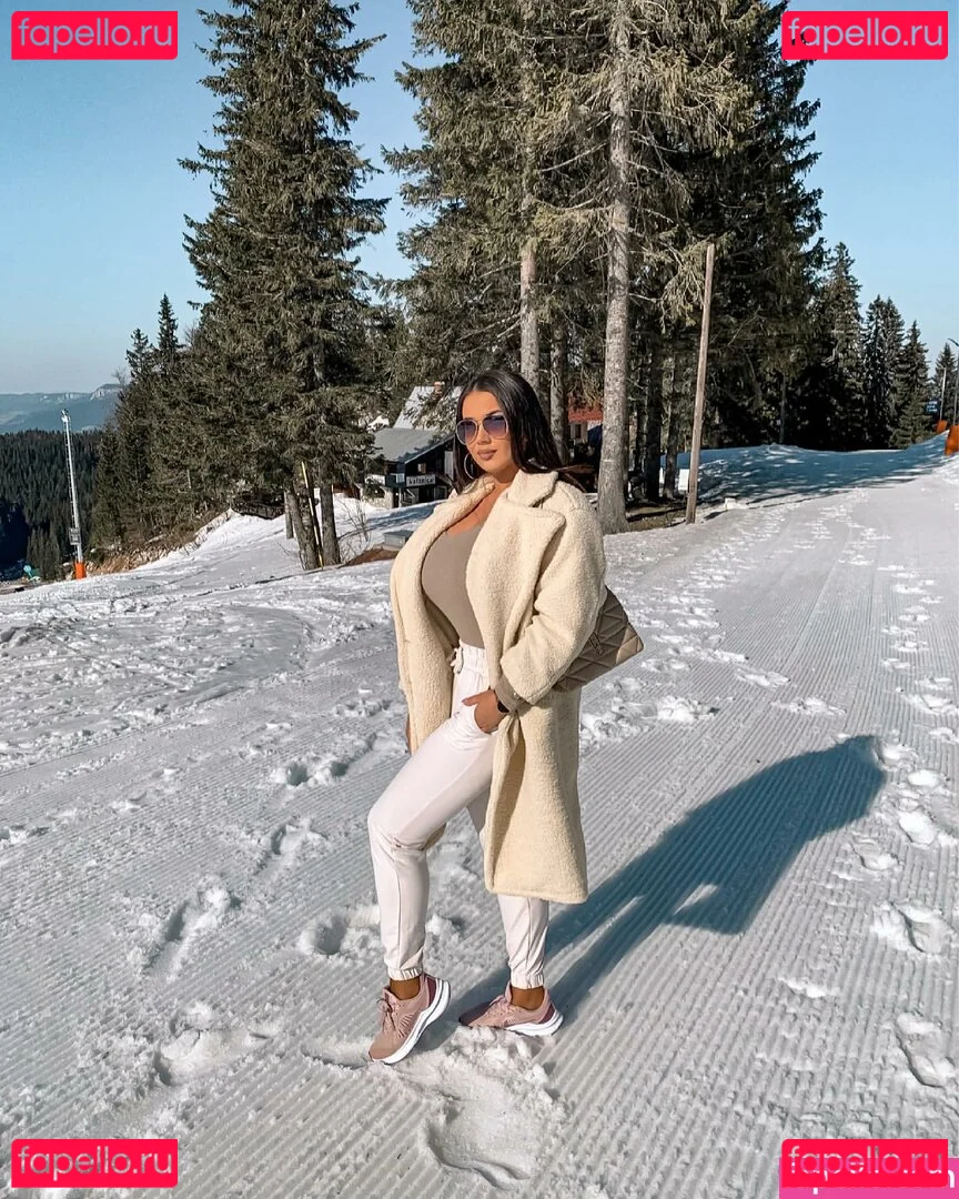 Emina Jahi Onlyfans Photo Gallery 