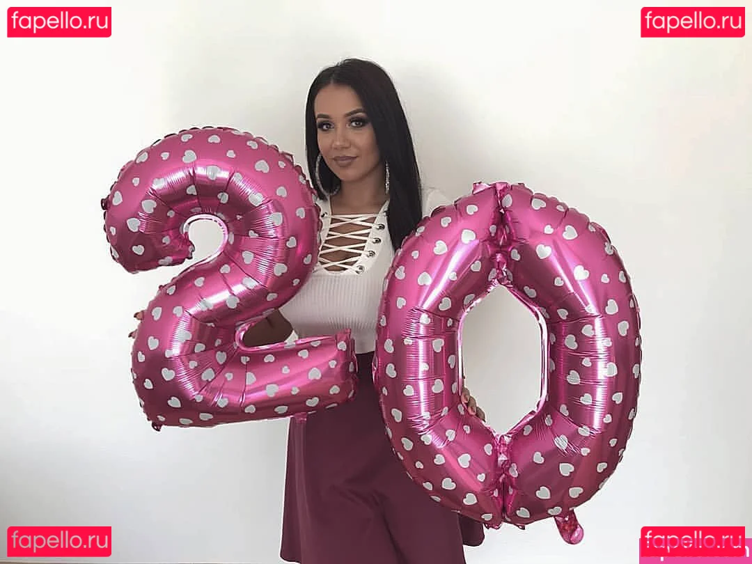 Emina Jahi Onlyfans Photo Gallery 