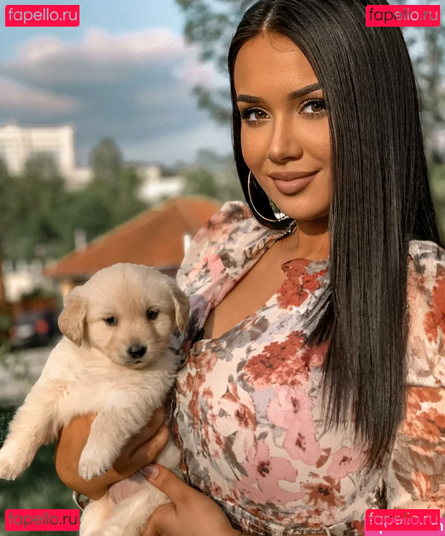 Emina Jahi Onlyfans Photo Gallery 