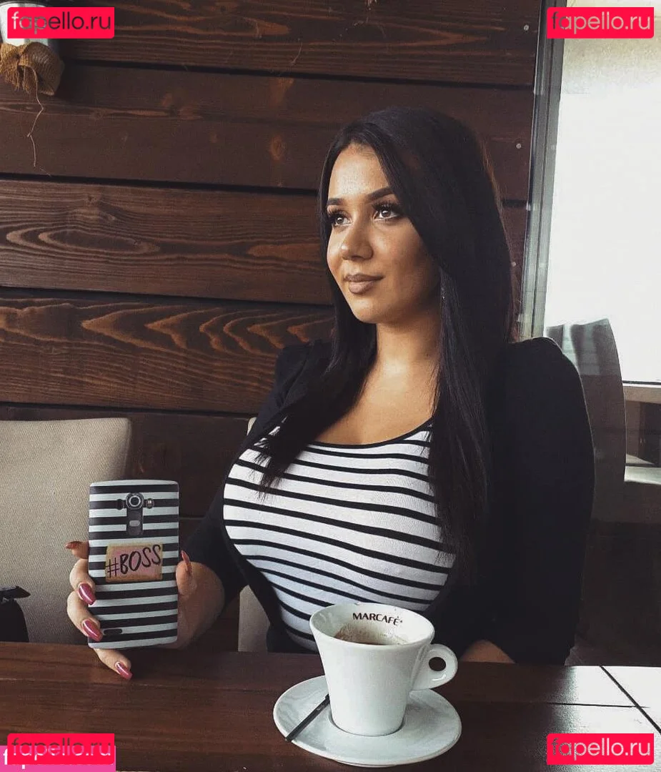 Emina Jahi Onlyfans Photo Gallery 