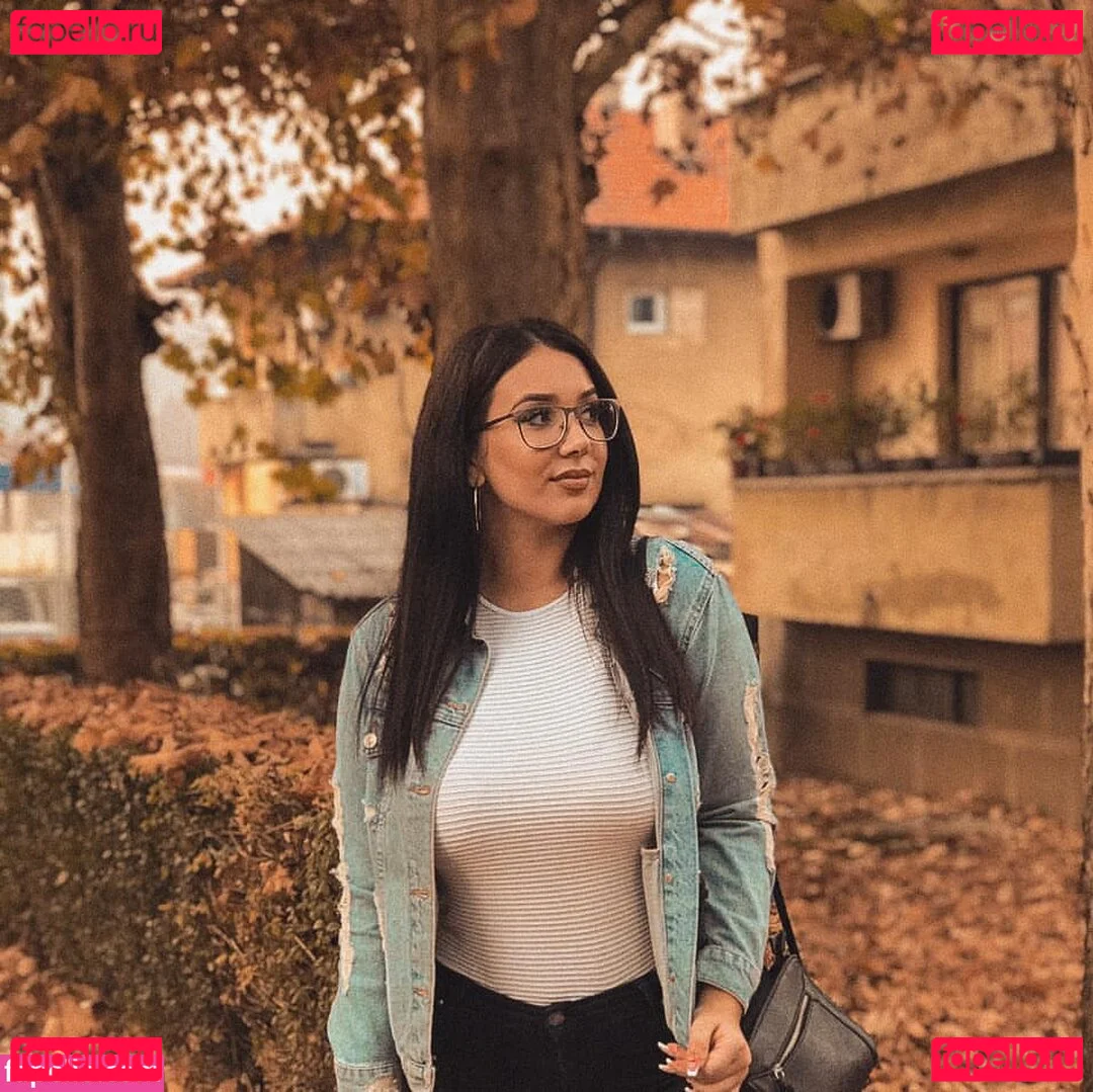 Emina Jahi Onlyfans Photo Gallery 