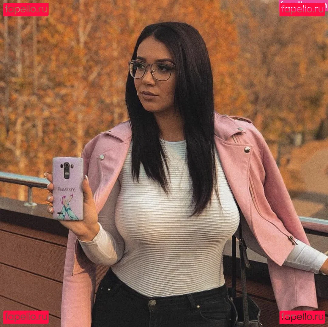 Emina Jahi Onlyfans Photo Gallery 