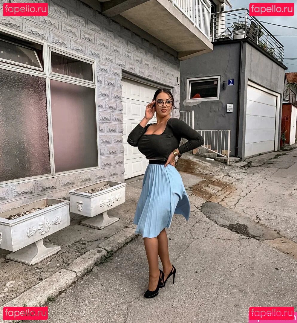 Emina Jahi Onlyfans Photo Gallery 