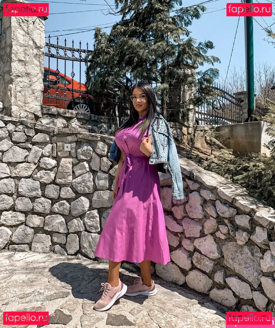 Emina Jahi Onlyfans Photo Gallery 