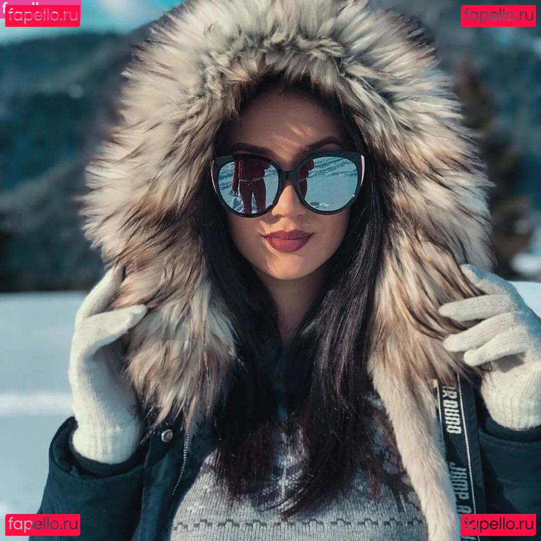 Emina Jahi Onlyfans Photo Gallery 