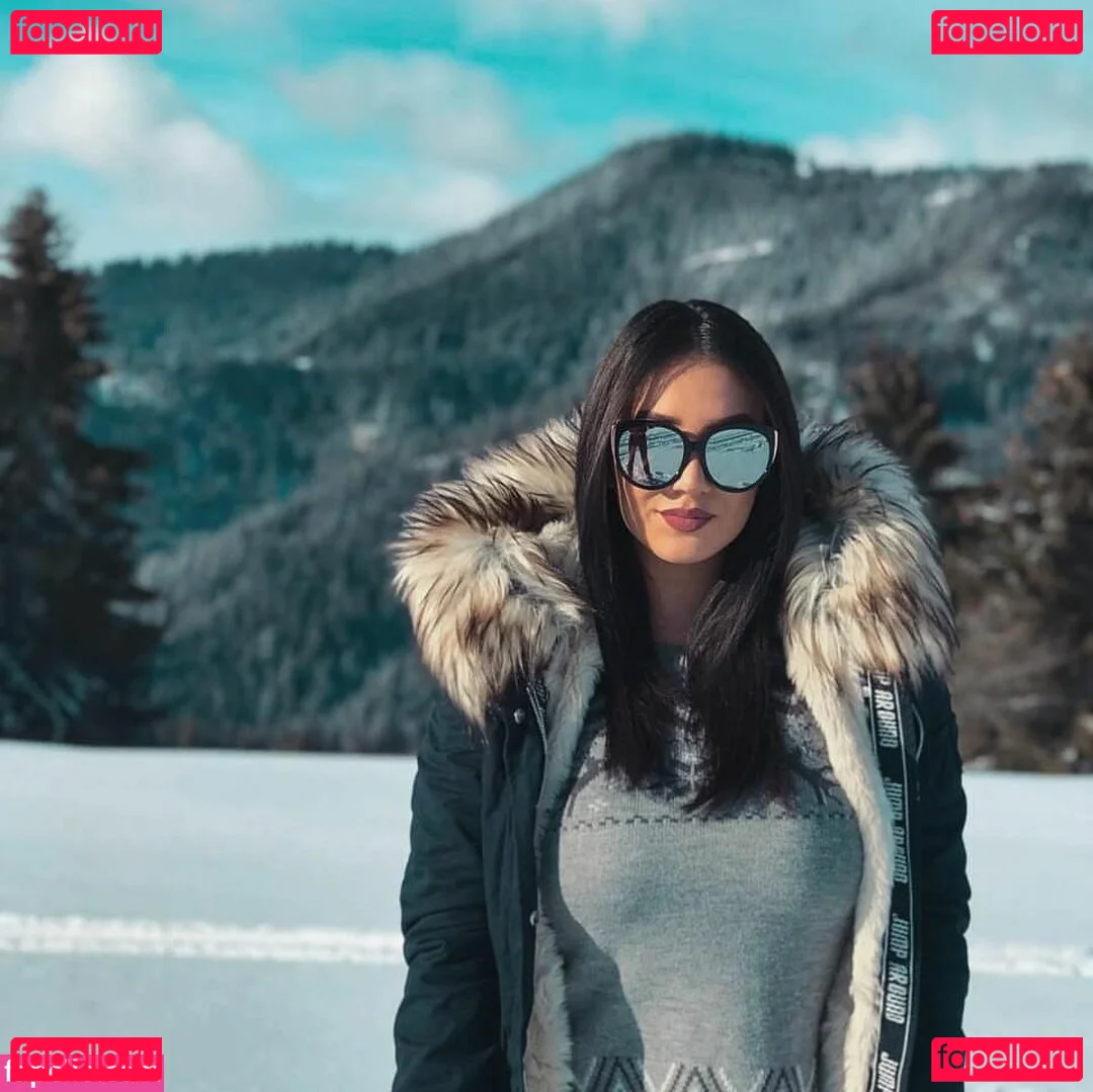 Emina Jahi Onlyfans Photo Gallery 