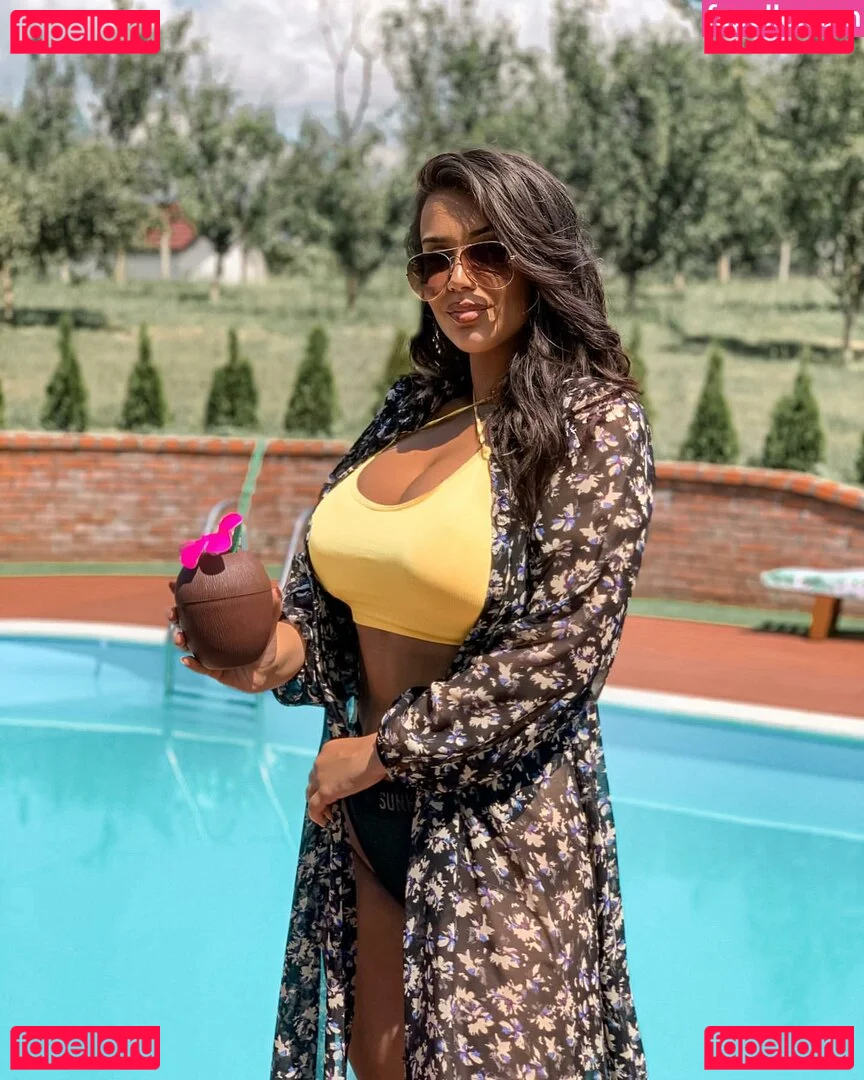 Emina Jahi Onlyfans Photo Gallery 