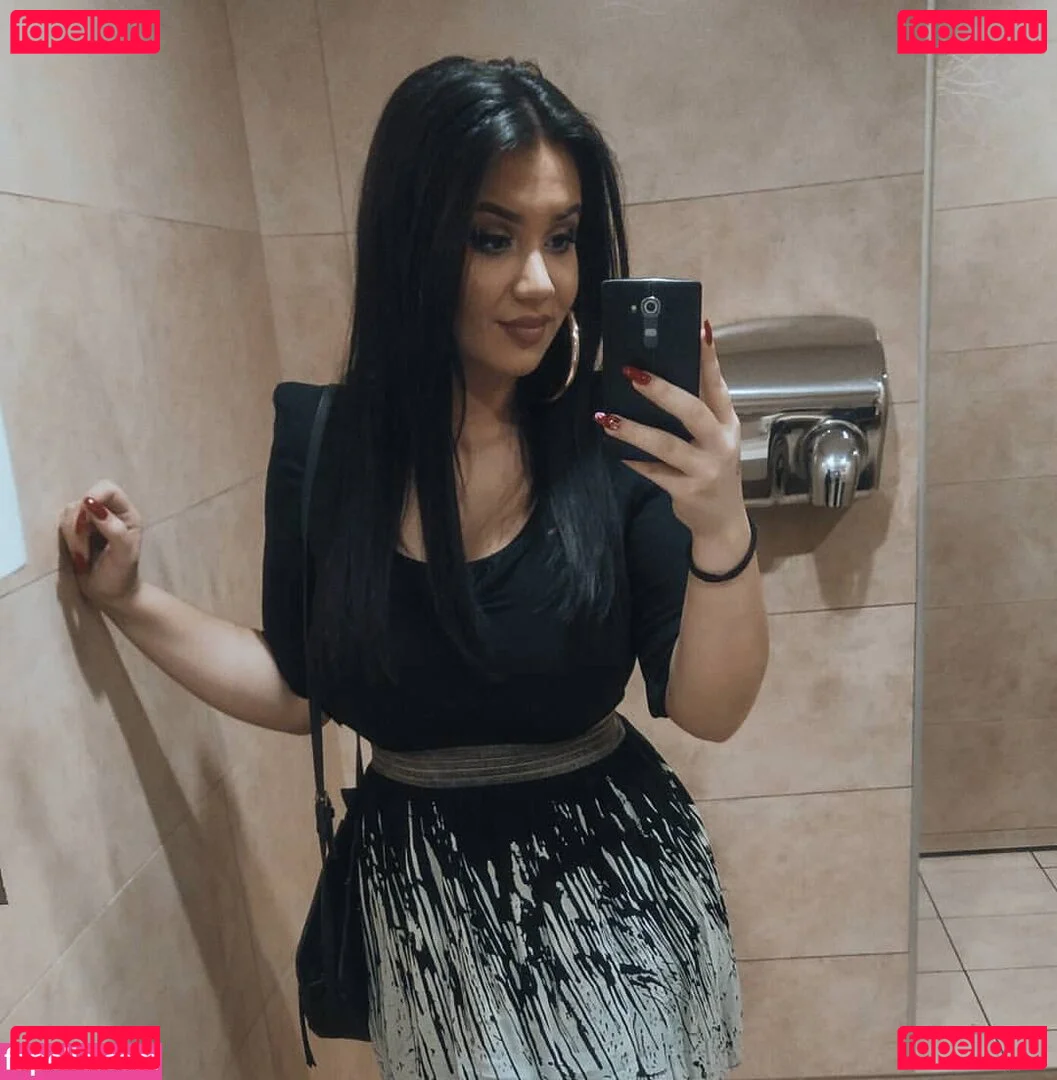 Emina Jahi Onlyfans Photo Gallery 