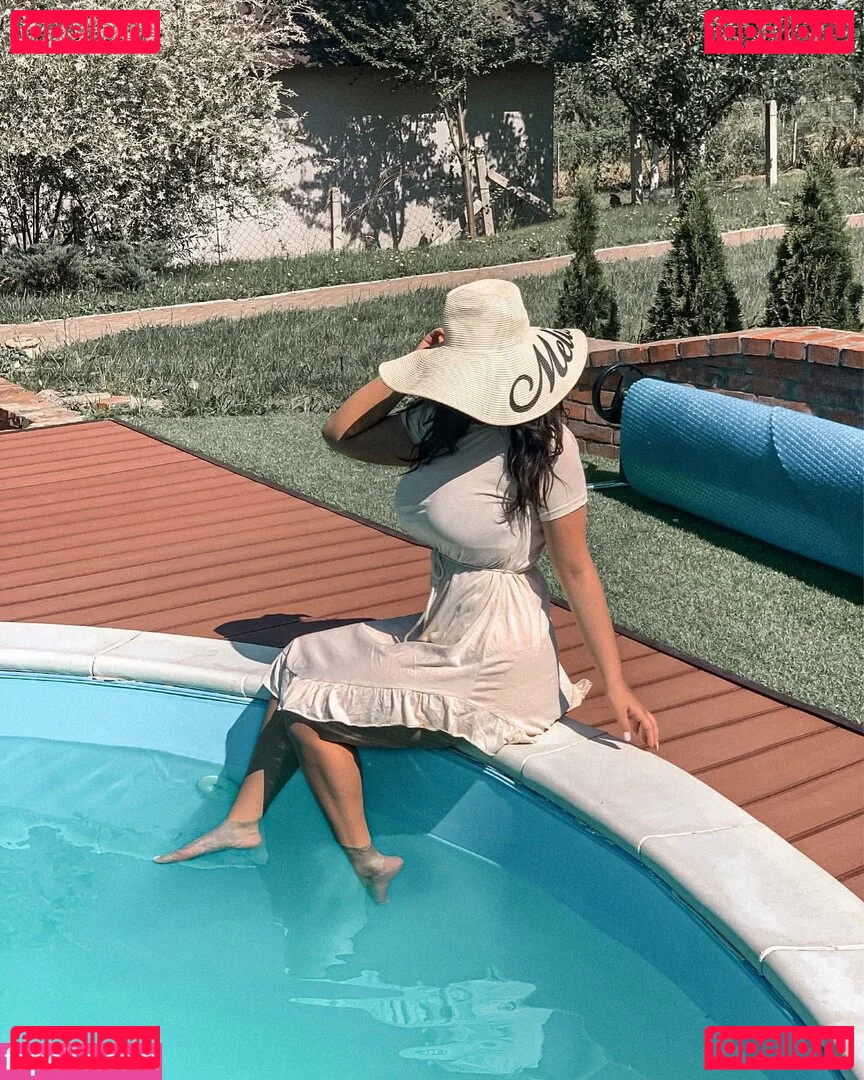 Emina Jahi Onlyfans Photo Gallery 