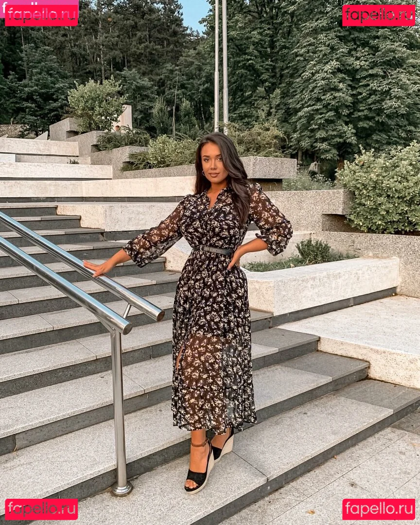 Emina Jahi Onlyfans Photo Gallery 