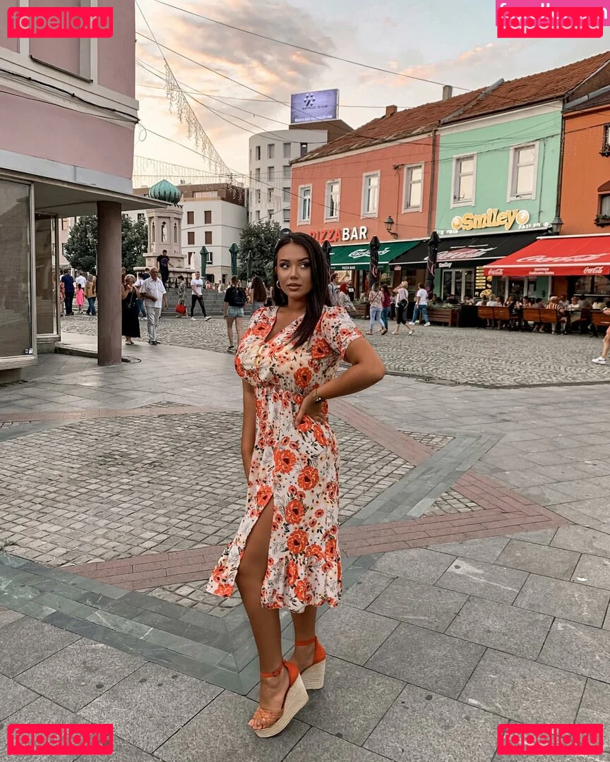 Emina Jahi Onlyfans Photo Gallery 