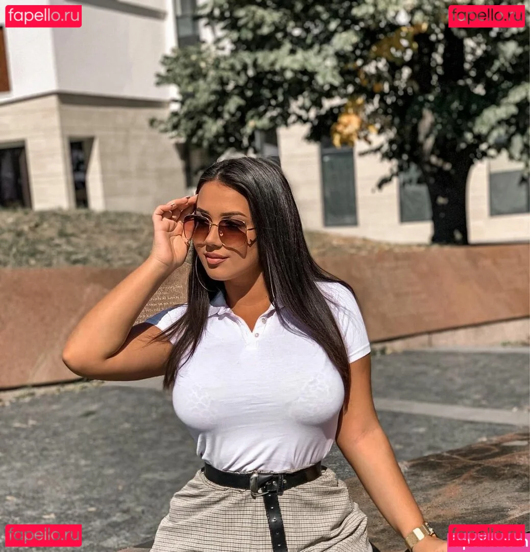 Emina Jahi Onlyfans Photo Gallery 