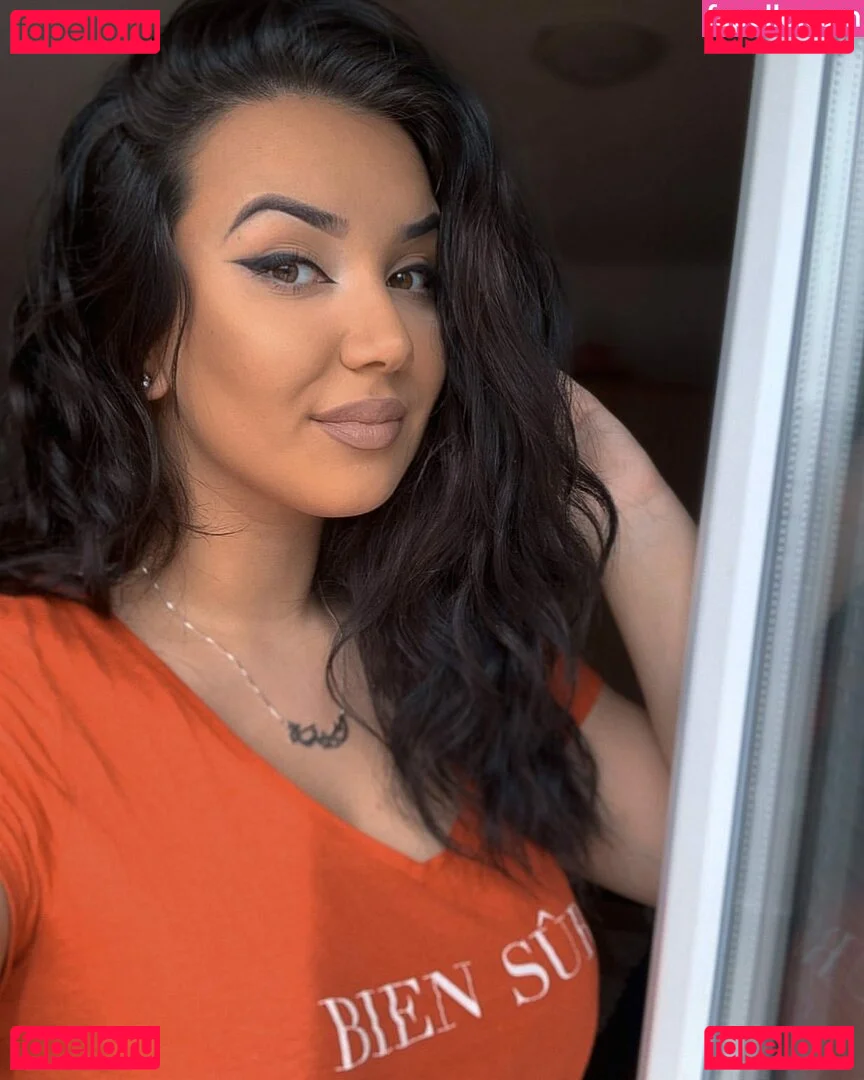 Emina Jahi Onlyfans Photo Gallery 