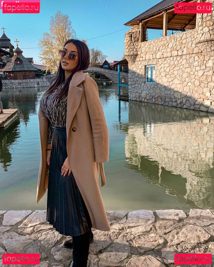 Emina Jahi Onlyfans Photo Gallery 