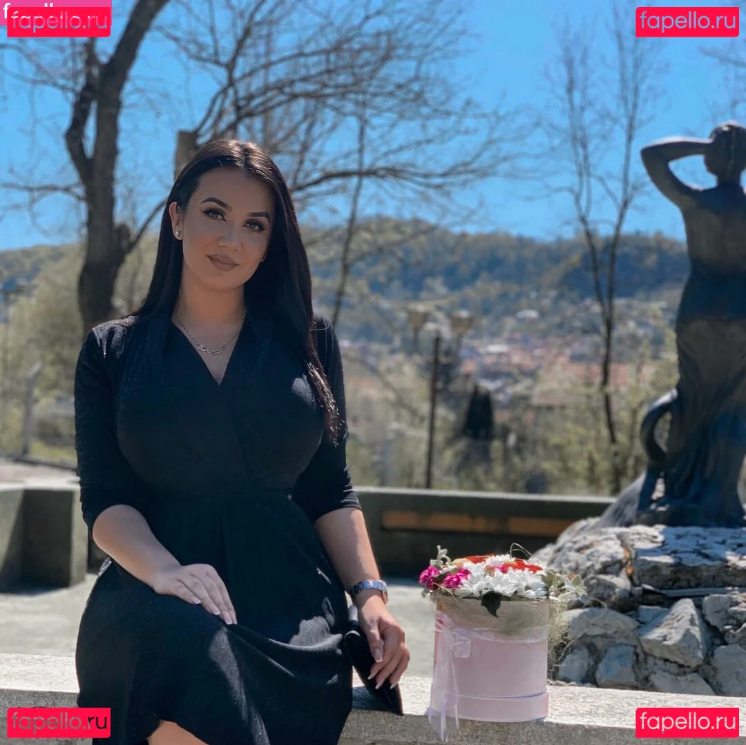 Emina Jahi Onlyfans Photo Gallery 