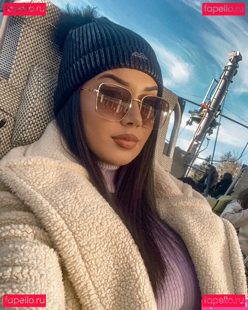 Emina Jahi Onlyfans Photo Gallery 