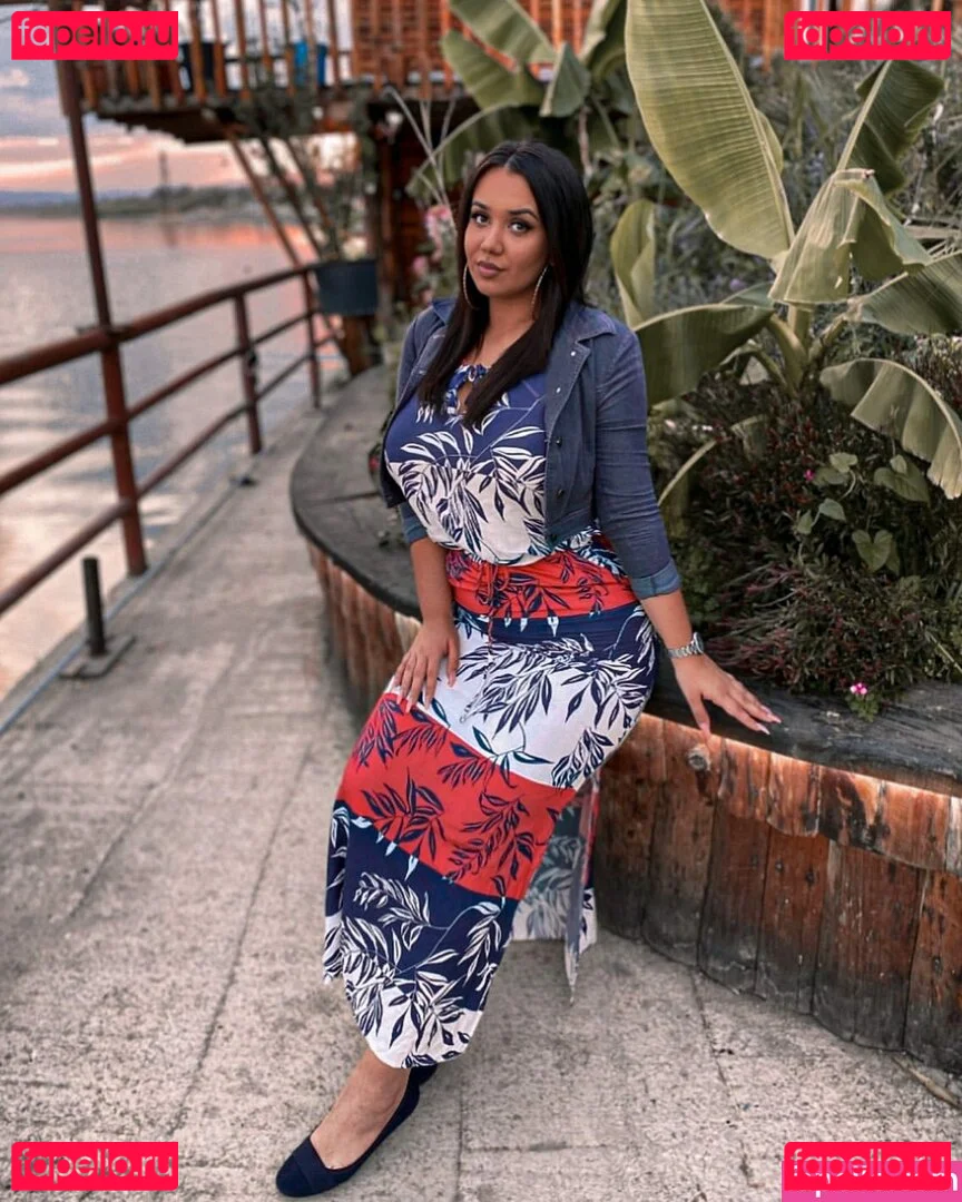 Emina Jahi Onlyfans Photo Gallery 