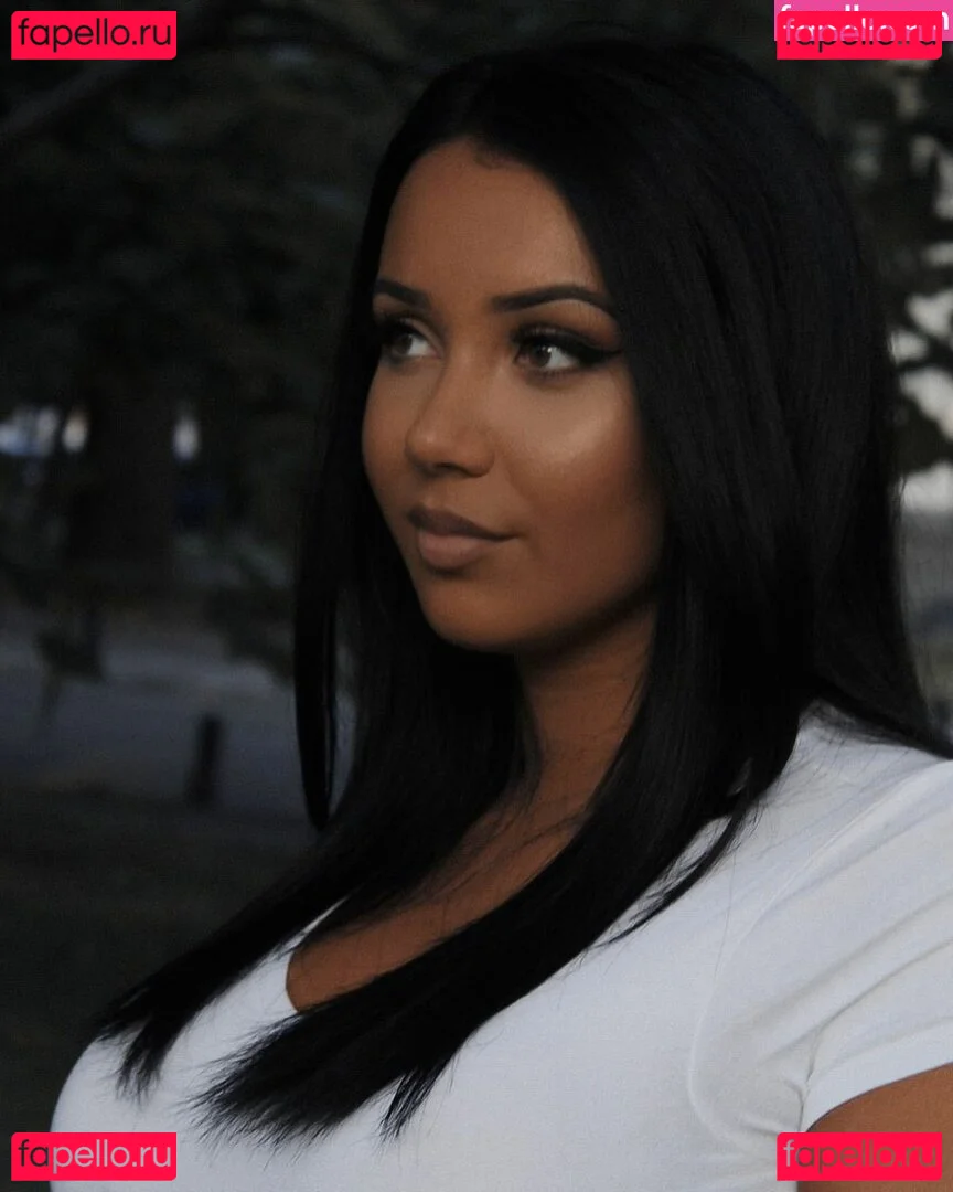 Emina Jahi Onlyfans Photo Gallery 