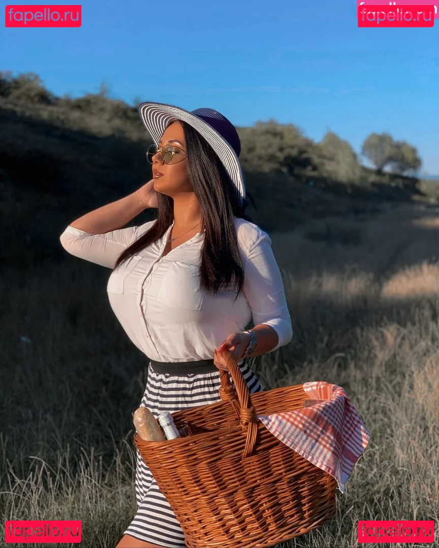 Emina Jahi Onlyfans Photo Gallery 