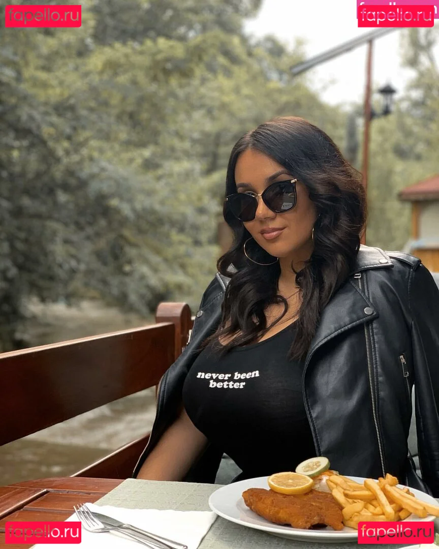 Emina Jahi Onlyfans Photo Gallery 