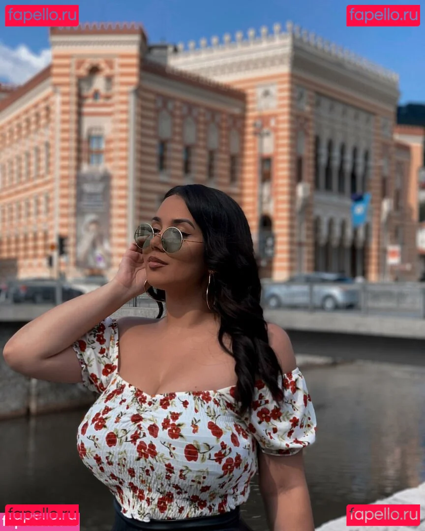 Emina Jahi Onlyfans Photo Gallery 